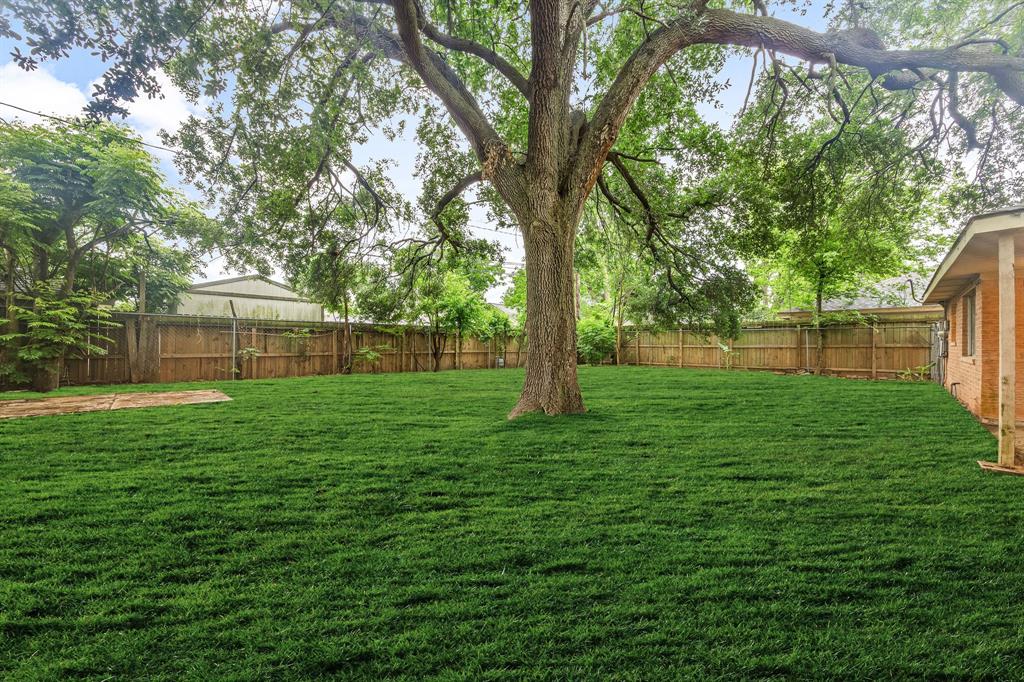 1011 Beaver Bend Road, Houston, Texas image 2
