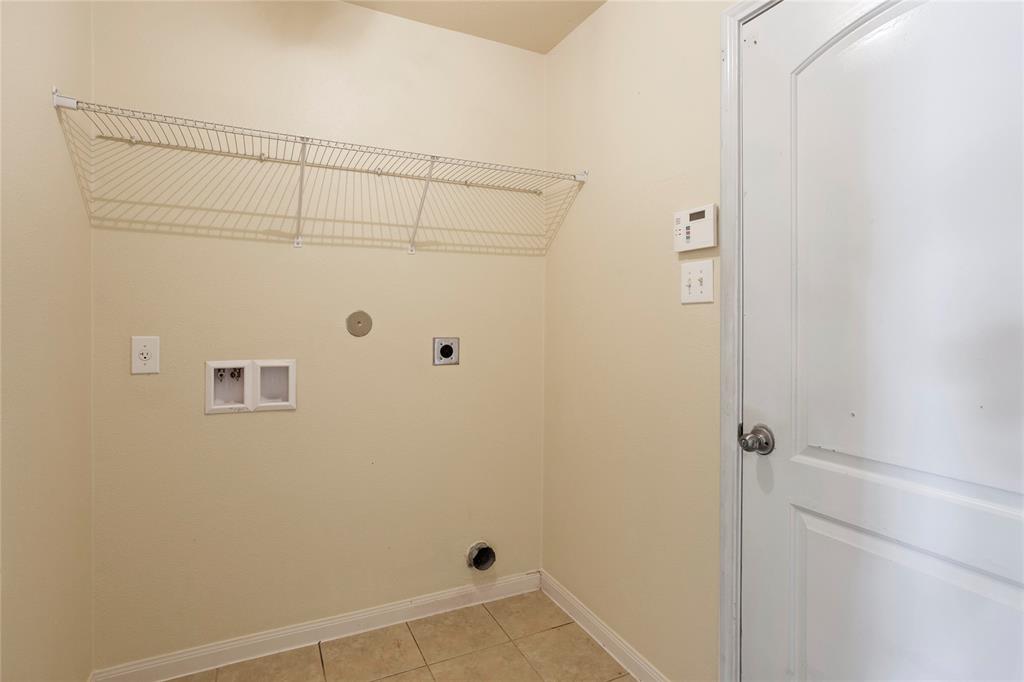 9427 Gold Mountain Drive, Rosharon, Texas image 18