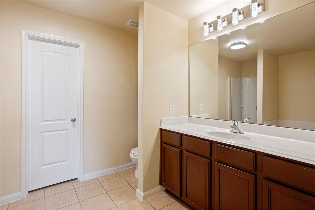 9427 Gold Mountain Drive, Rosharon, Texas image 3