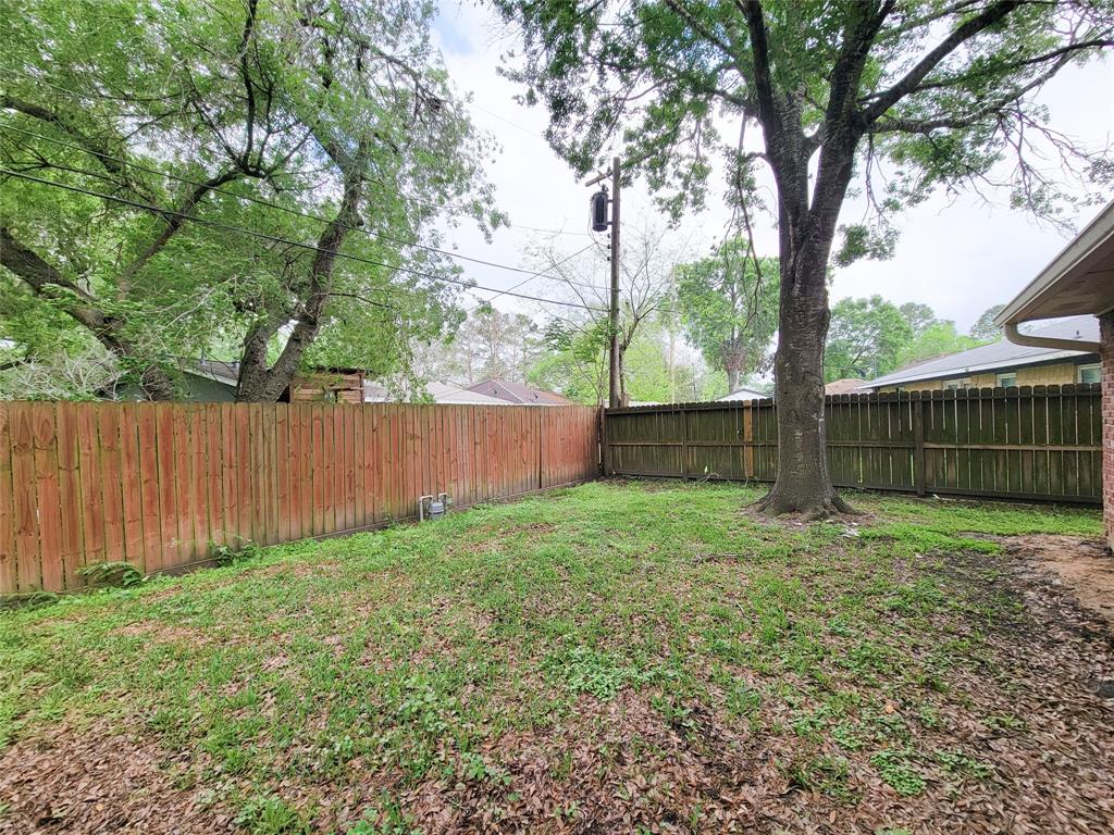 403 Oak Vista Drive, Friendswood, Texas image 35