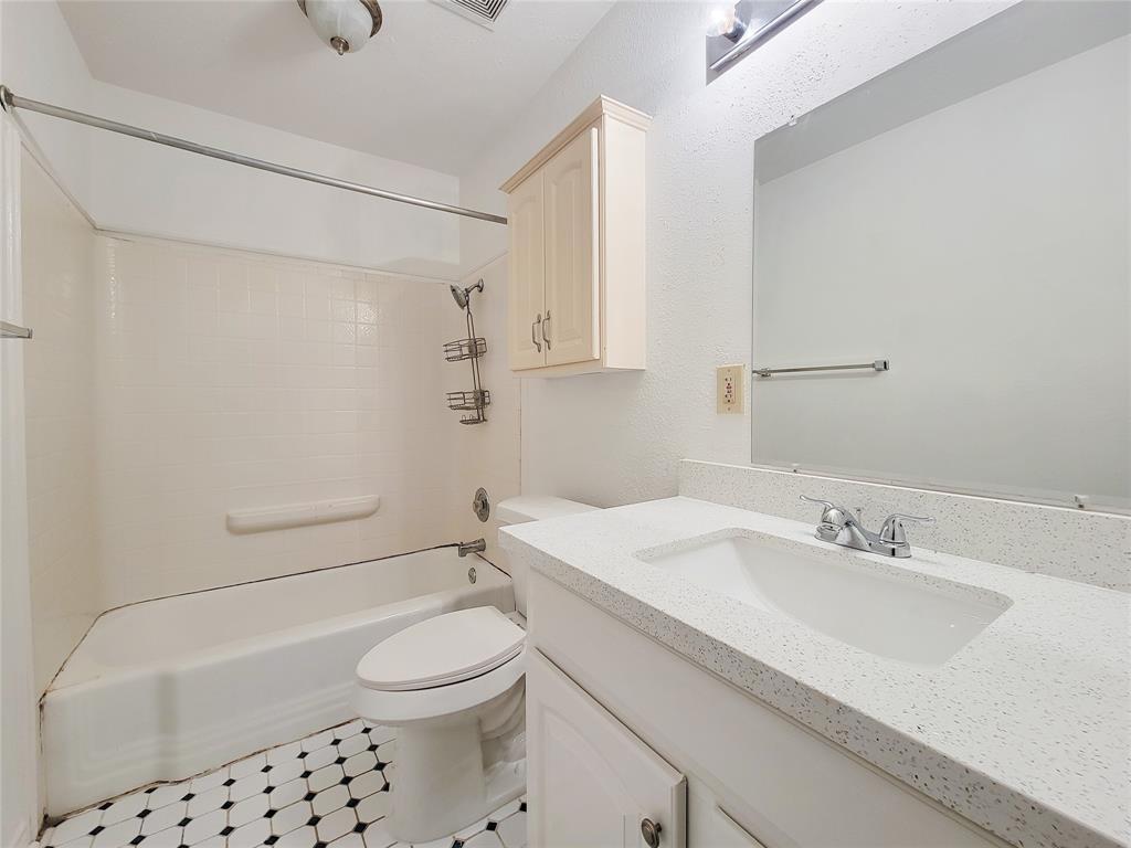 403 Oak Vista Drive, Friendswood, Texas image 28
