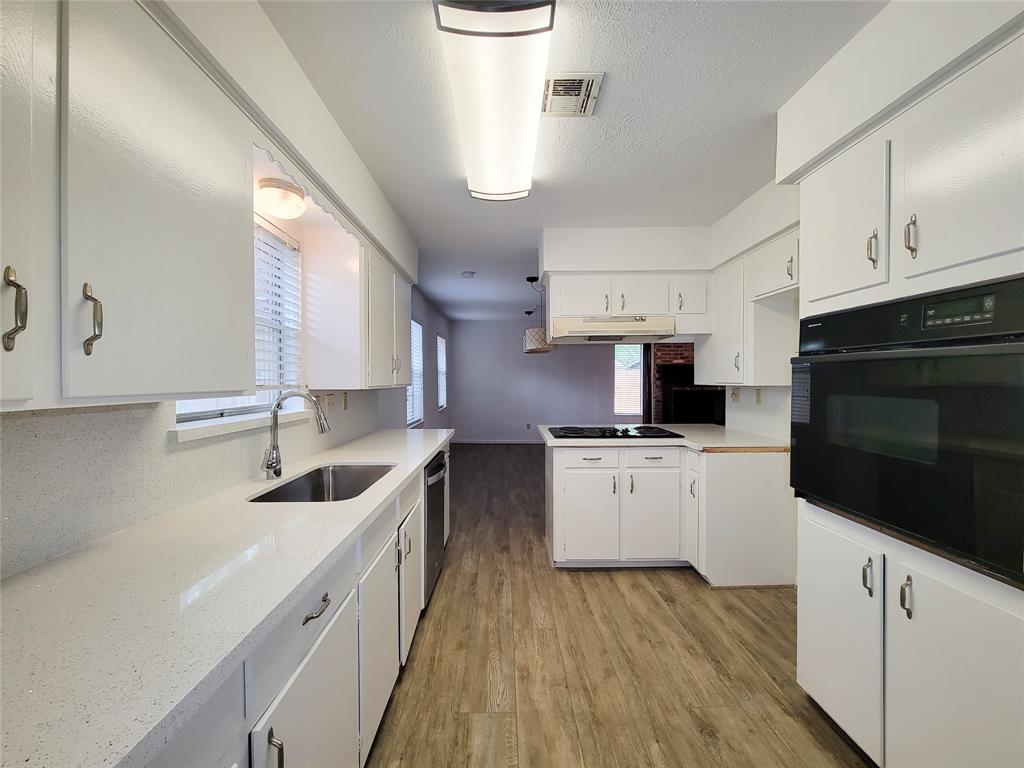 403 Oak Vista Drive, Friendswood, Texas image 13
