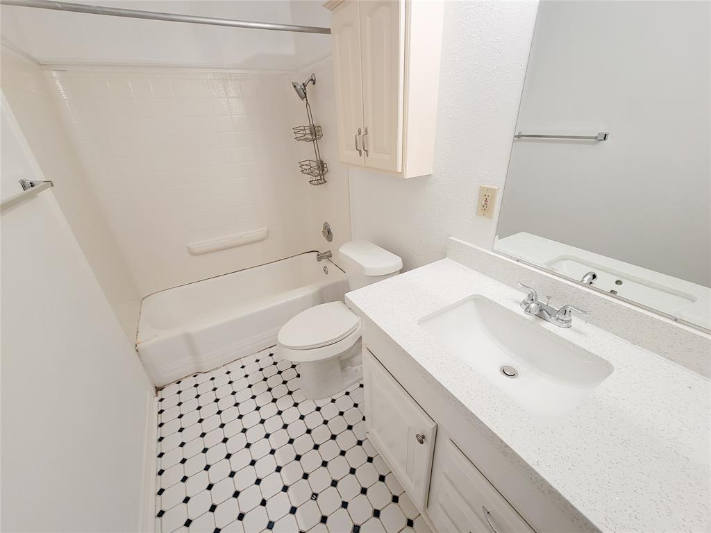 403 Oak Vista Drive, Friendswood, Texas image 27