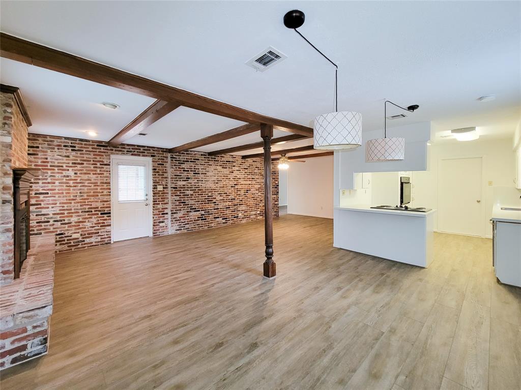 403 Oak Vista Drive, Friendswood, Texas image 2