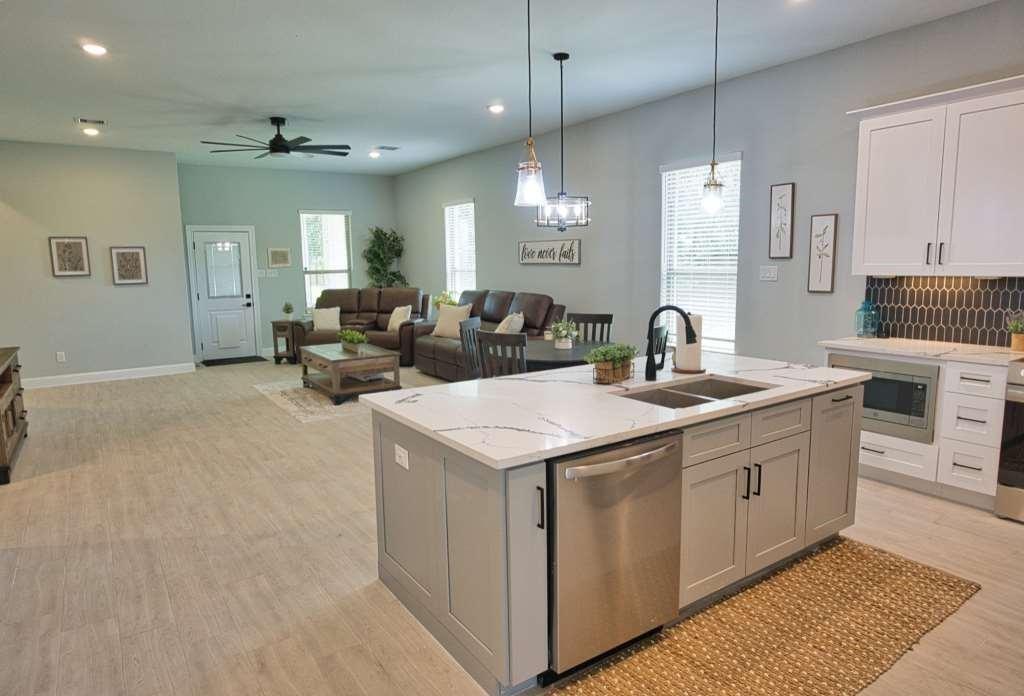 1162 Quarter Horse Trail, Angleton, Texas image 10