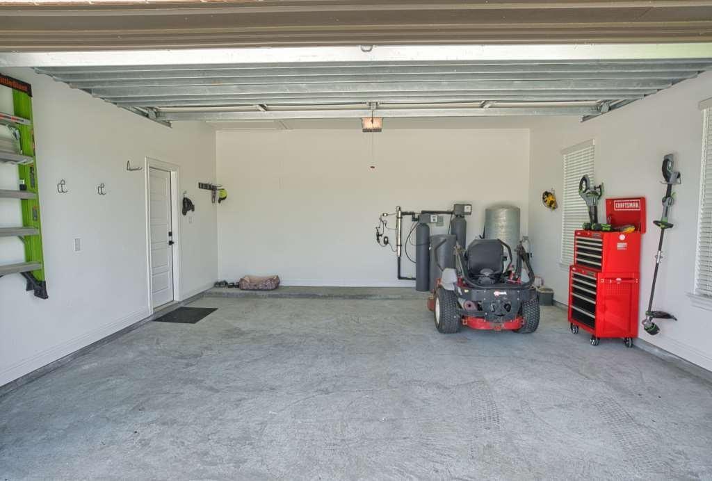 1162 Quarter Horse Trail, Angleton, Texas image 3