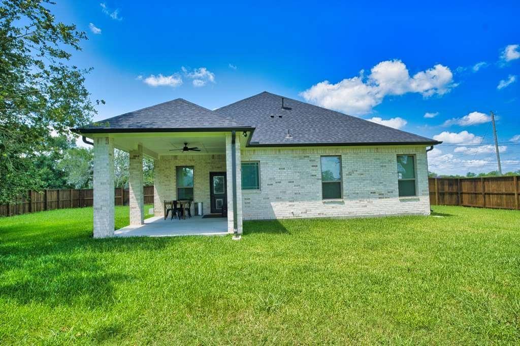 1162 Quarter Horse Trail, Angleton, Texas image 25
