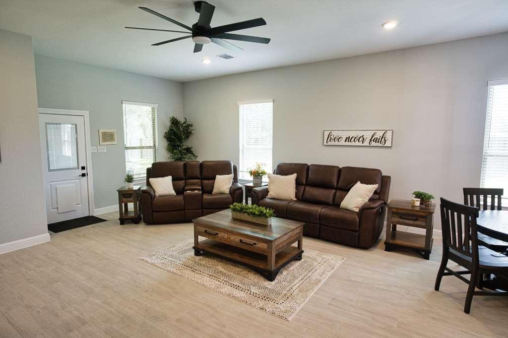 1162 Quarter Horse Trail, Angleton, Texas image 11