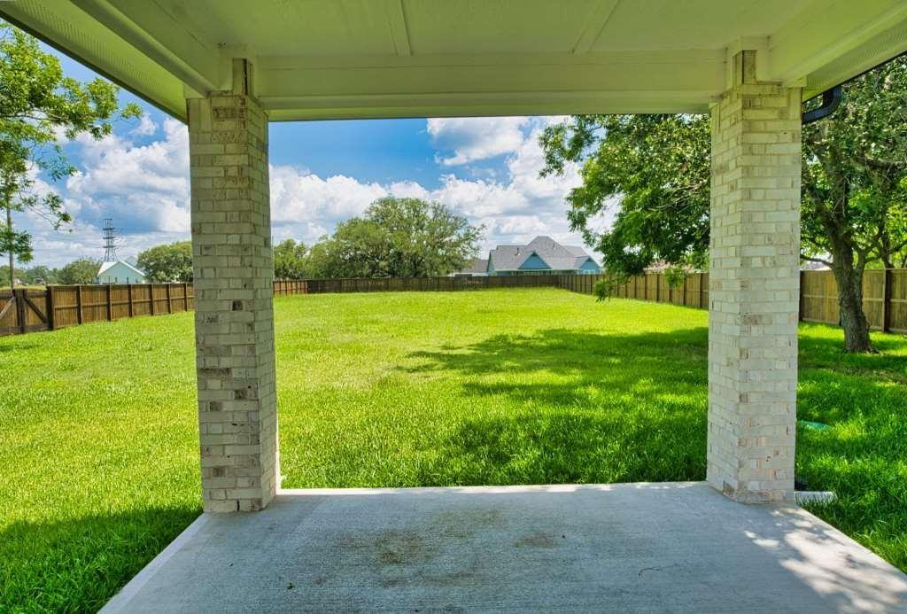 1162 Quarter Horse Trail, Angleton, Texas image 23