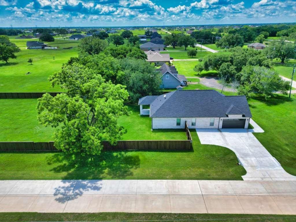 1162 Quarter Horse Trail, Angleton, Texas image 28