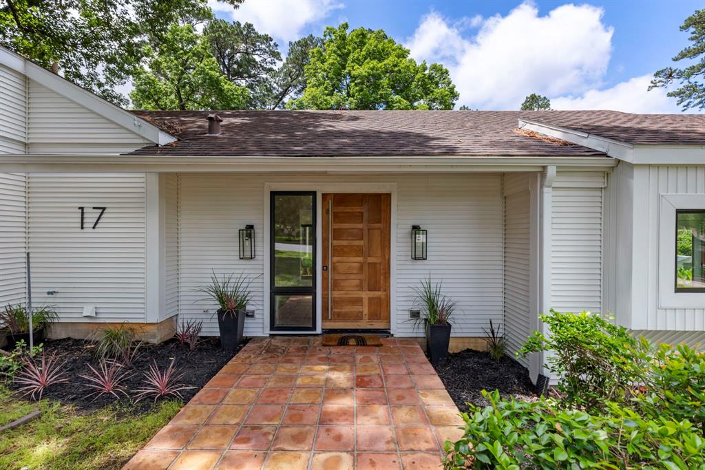 17 Fairway Drive, Conroe, Texas image 2