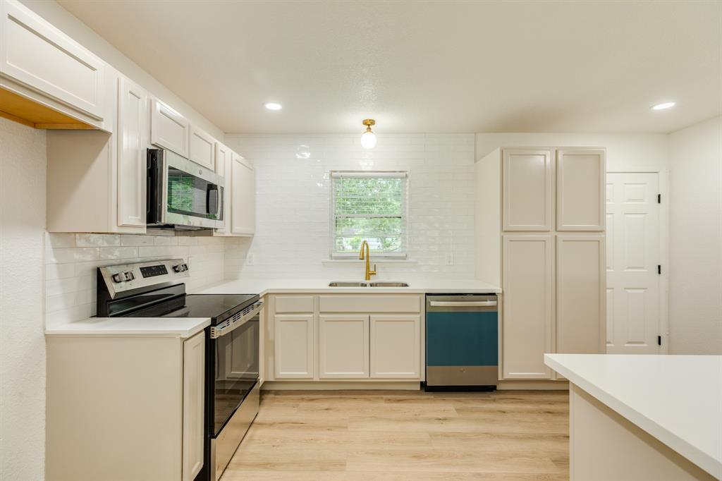 228 Laurel Street, Lake Jackson, Texas image 3