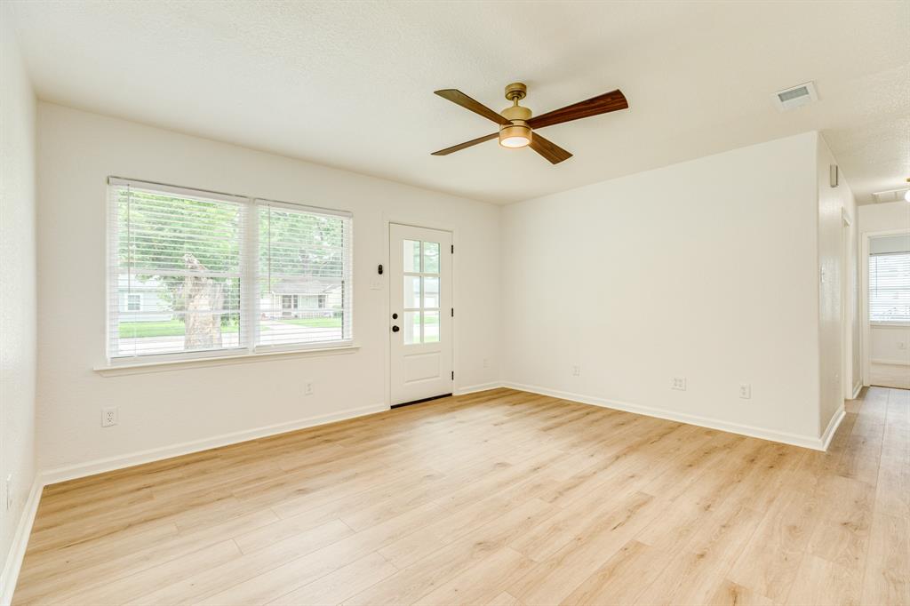 228 Laurel Street, Lake Jackson, Texas image 2
