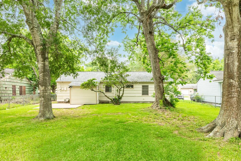 228 Laurel Street, Lake Jackson, Texas image 21