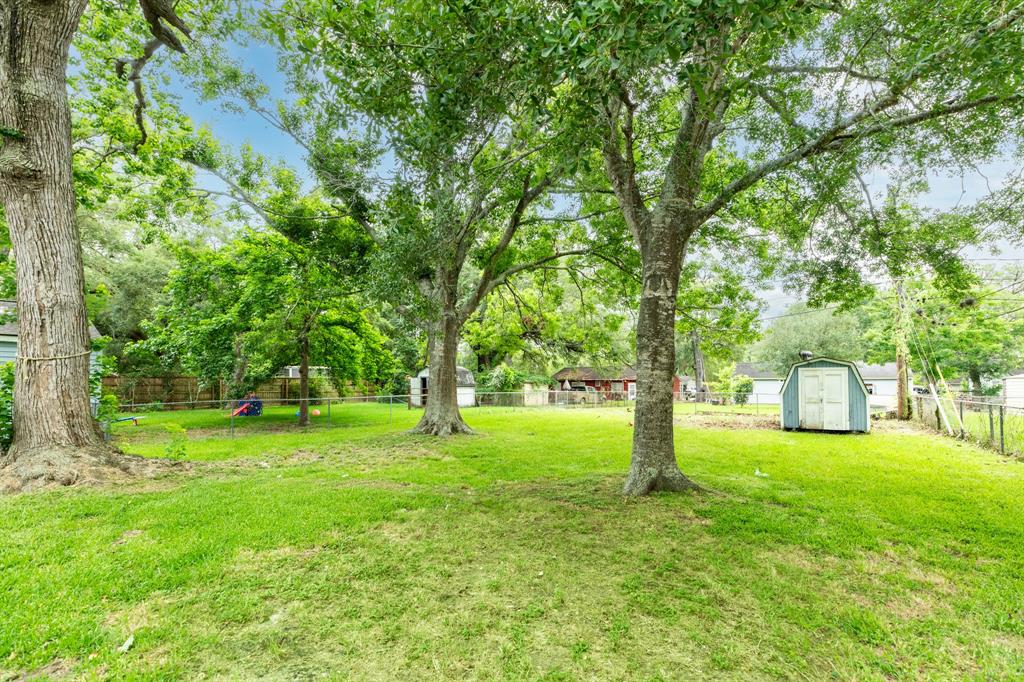 228 Laurel Street, Lake Jackson, Texas image 20