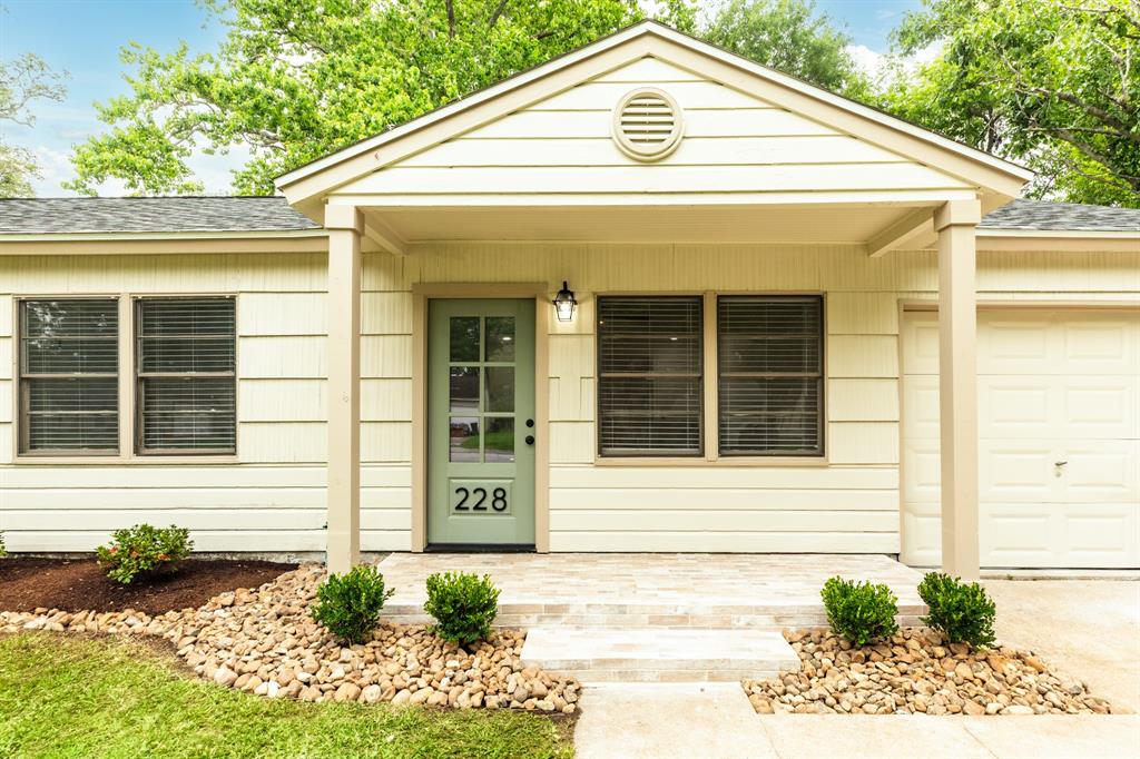 228 Laurel Street, Lake Jackson, Texas image 7