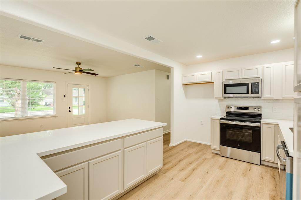 228 Laurel Street, Lake Jackson, Texas image 13