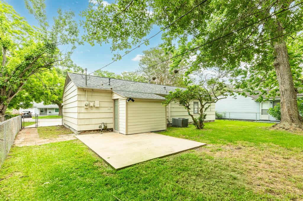 228 Laurel Street, Lake Jackson, Texas image 22