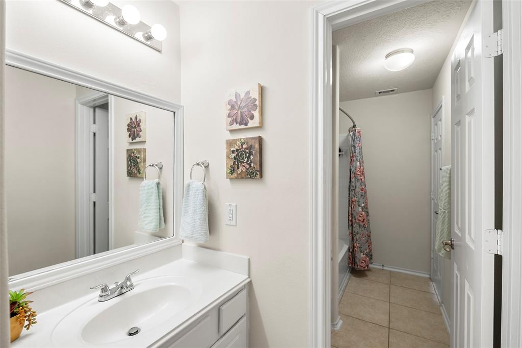 6541 Canyon Mist Lane, Dickinson, Texas image 12