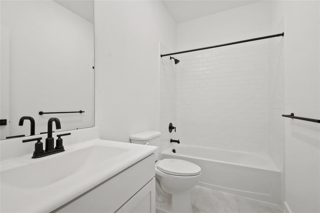 221 Bowie Creek Drive, Dayton, Texas image 22