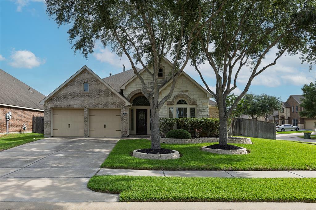 13501 Wild Lilac Court, Pearland, Texas image 1