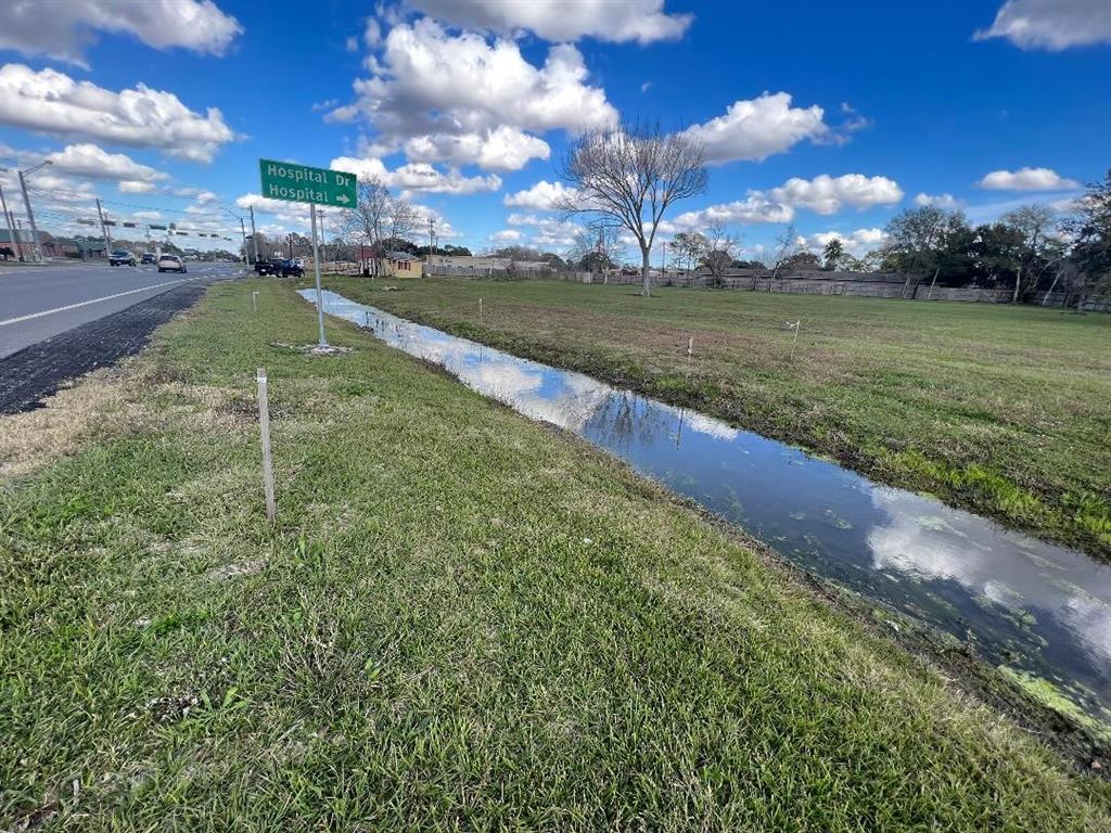 2046 E Mulberry Street, Angleton, Texas image 10