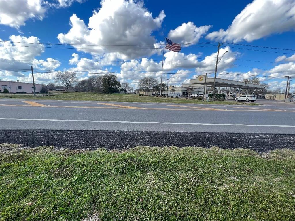 2046 E Mulberry Street, Angleton, Texas image 7