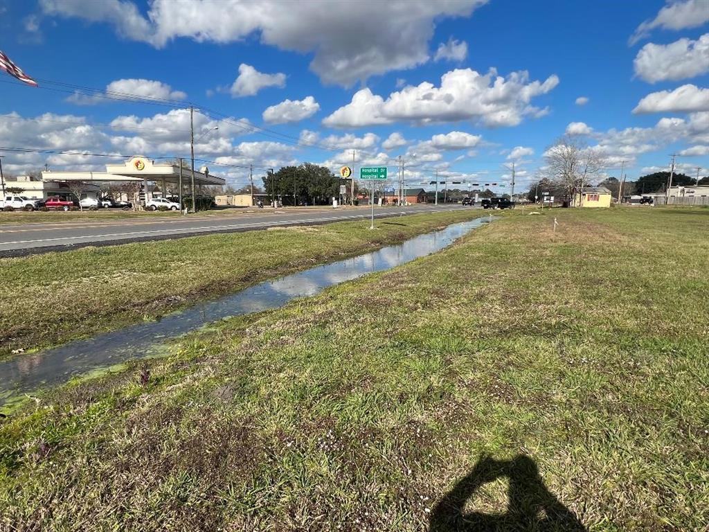 2046 E Mulberry Street, Angleton, Texas image 9