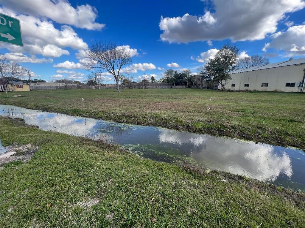 2046 E Mulberry Street, Angleton, Texas image 11