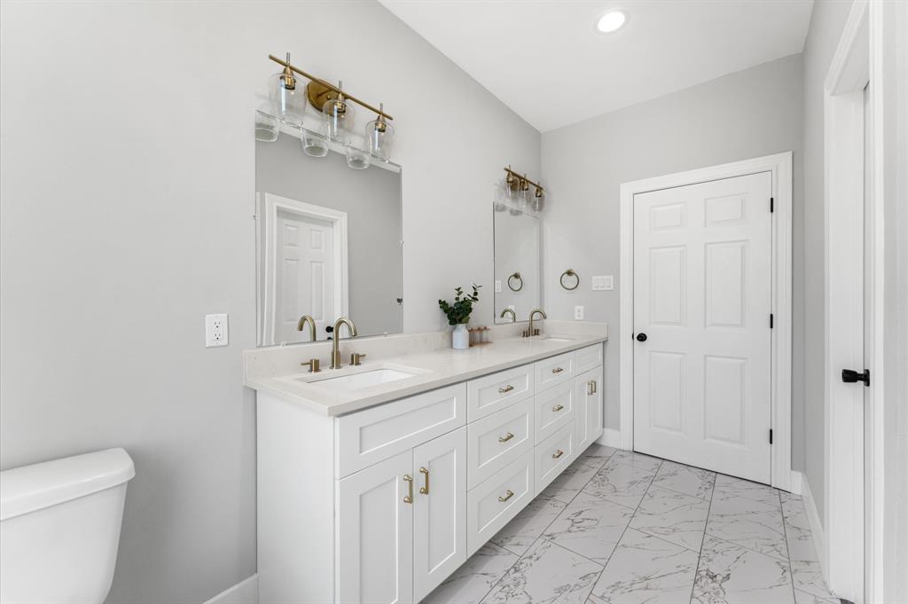 106 Pony Trail, Angleton, Texas image 17