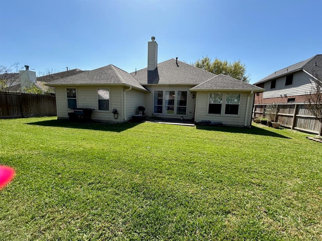 219 Boxwood Drive, Baytown, Texas image 7
