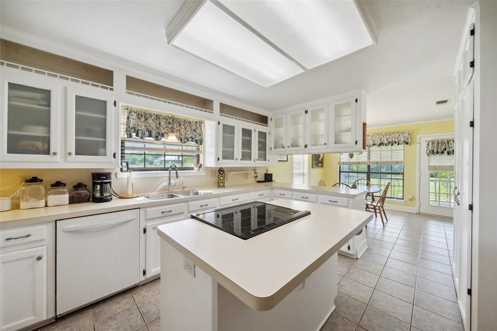 141 Robinson Road, Huntsville, Texas image 4