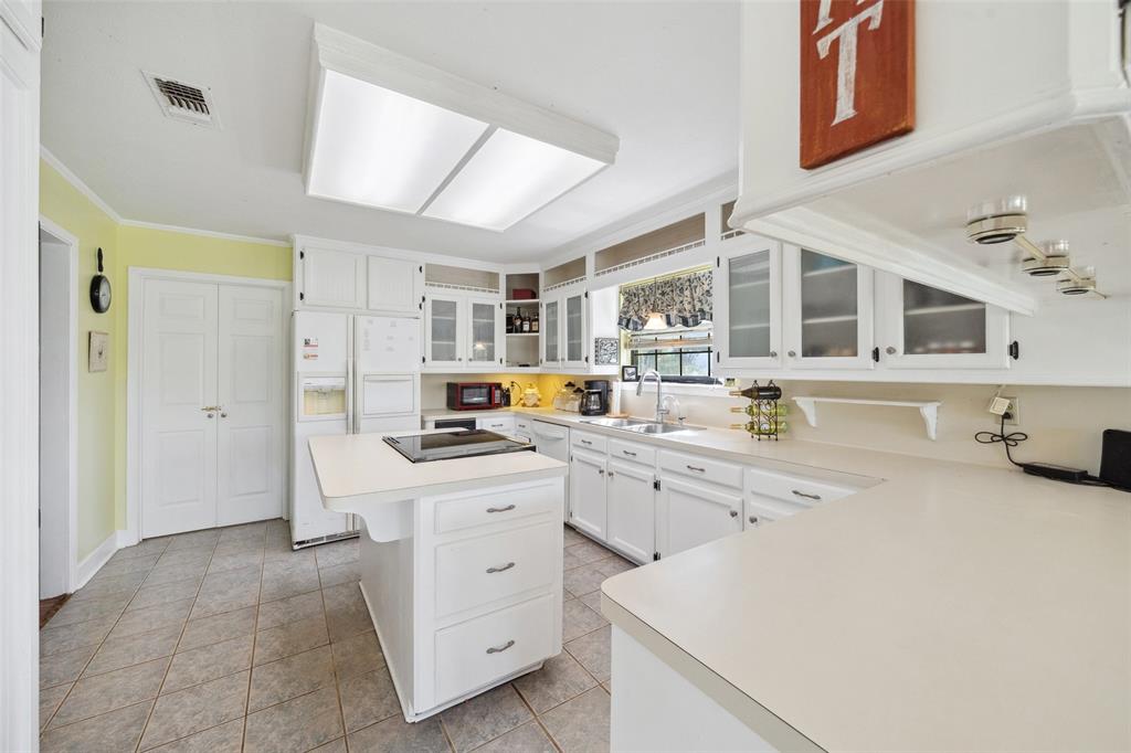 141 Robinson Road, Huntsville, Texas image 5