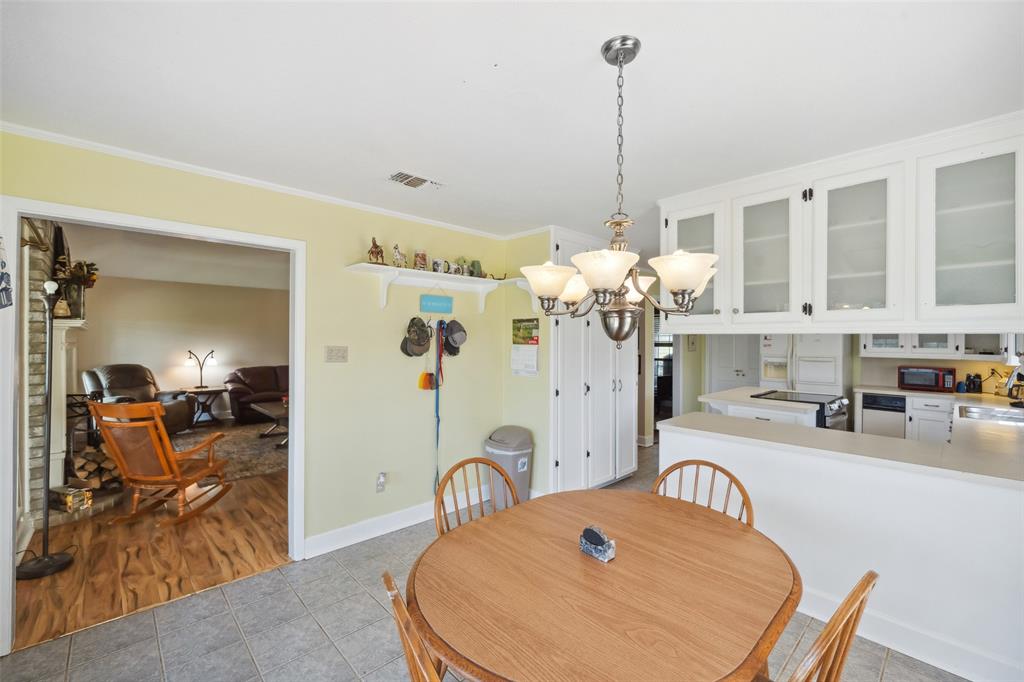 141 Robinson Road, Huntsville, Texas image 8