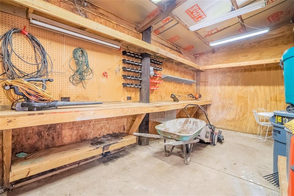 141 Robinson Road, Huntsville, Texas image 38