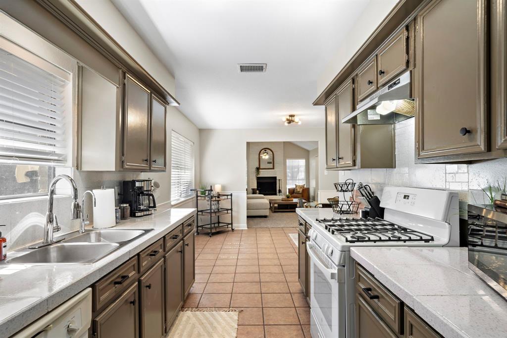 817 S 2nd Street, La Porte, Texas image 7