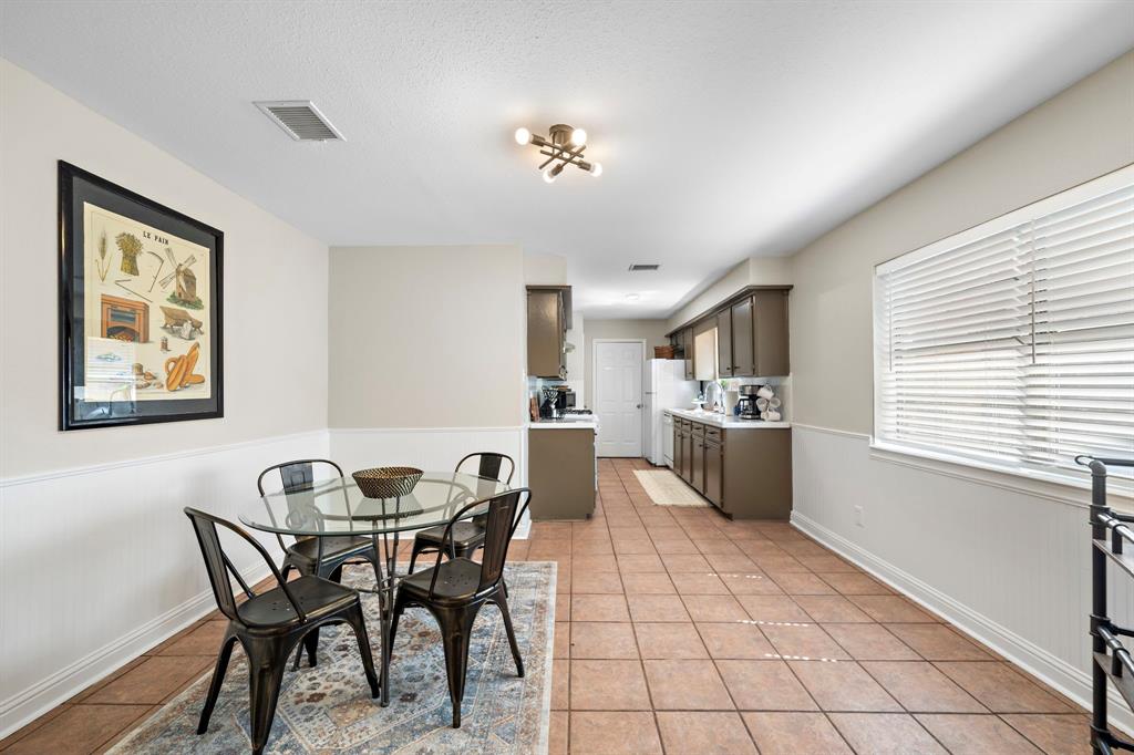 817 S 2nd Street, La Porte, Texas image 4