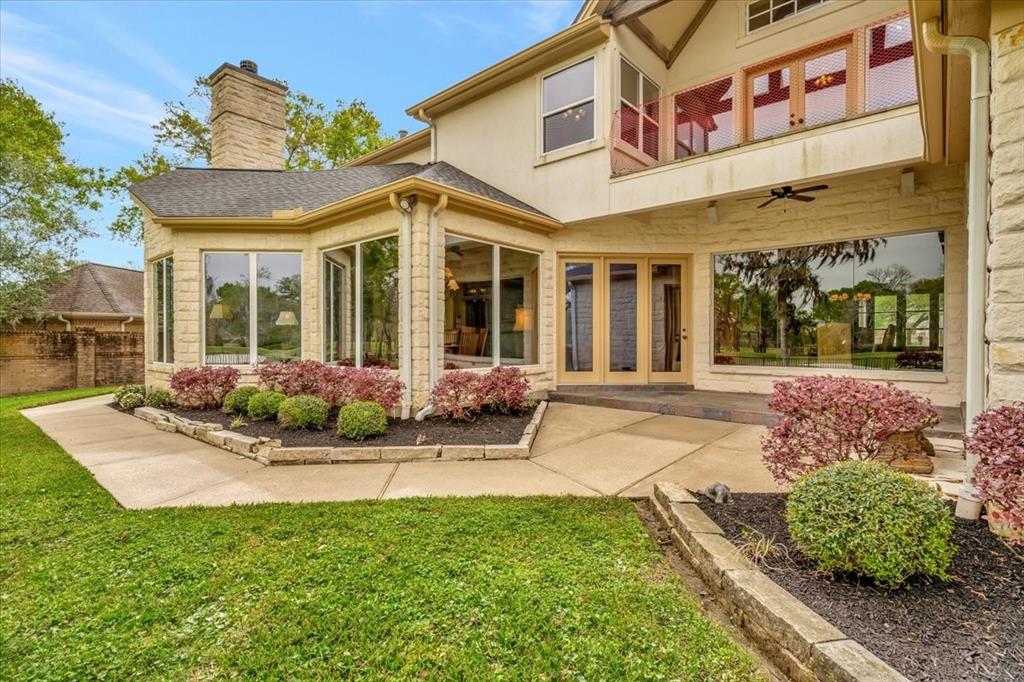 2023 Greenwood Oaks Drive