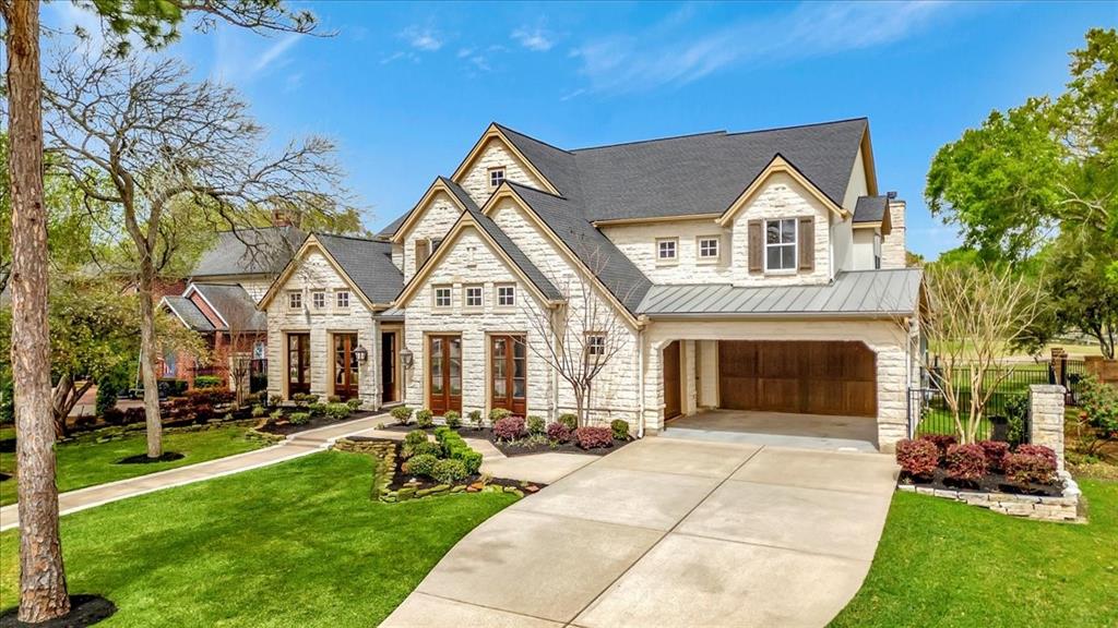 2023 Greenwood Oaks Drive