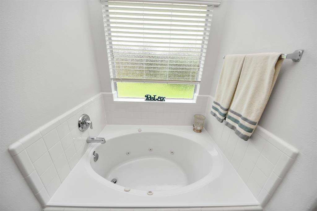 5018 Wimberly Lane, Baytown, Texas image 17