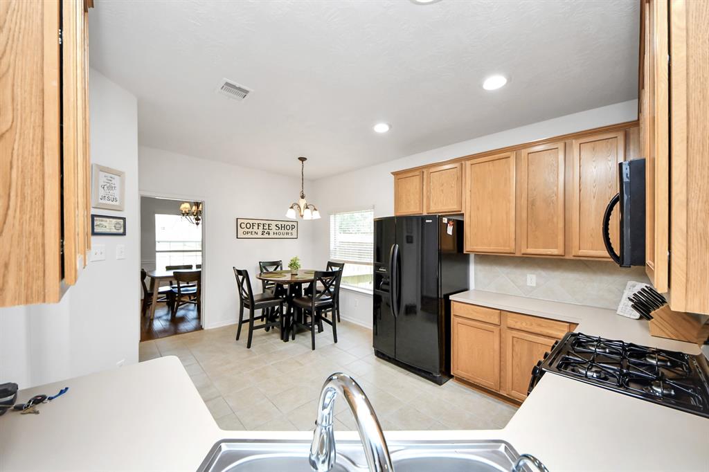 5018 Wimberly Lane, Baytown, Texas image 24