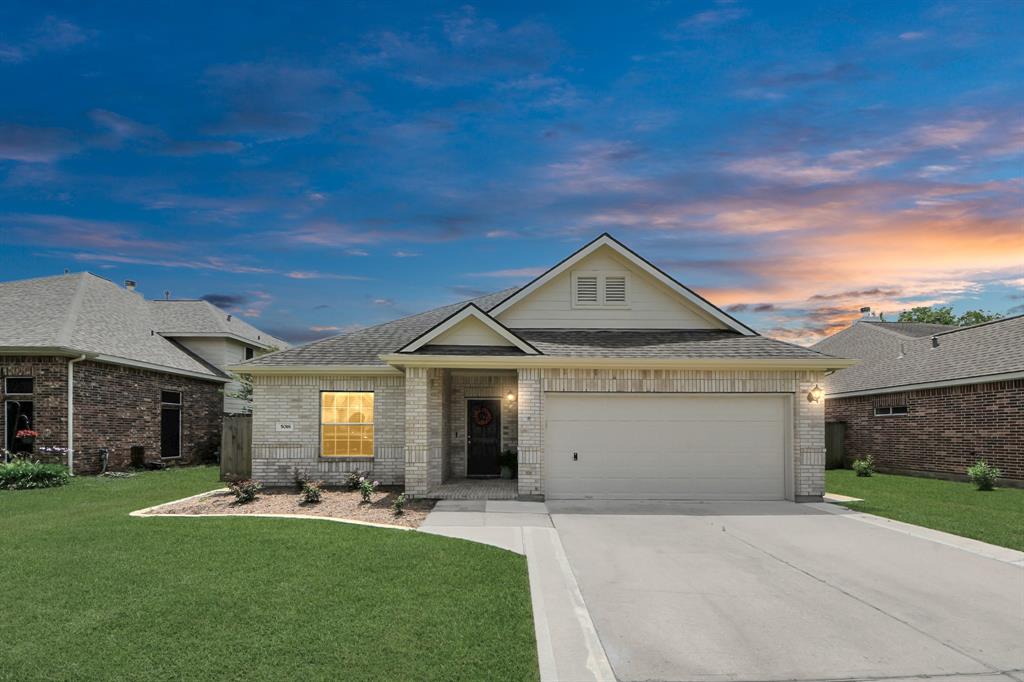 5018 Wimberly Lane, Baytown, Texas image 1