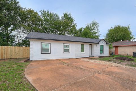 Single Family Residence in Houston TX 12111 Jutland Road 4.jpg