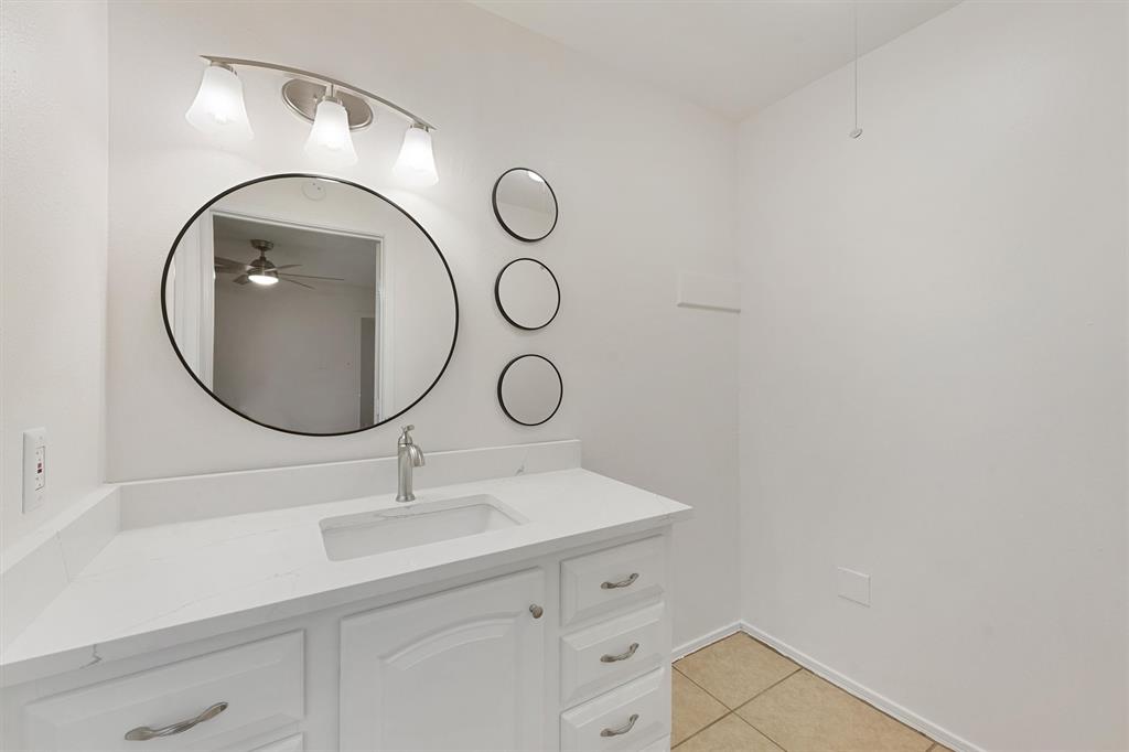 7 Starrush Court, The Woodlands, Texas image 14