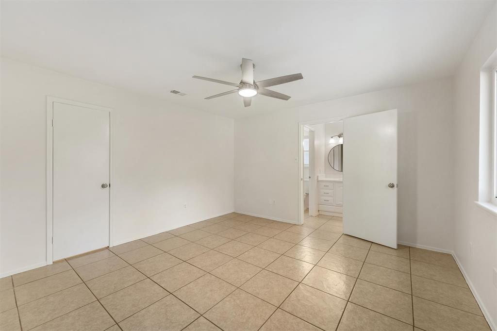 7 Starrush Court, The Woodlands, Texas image 12