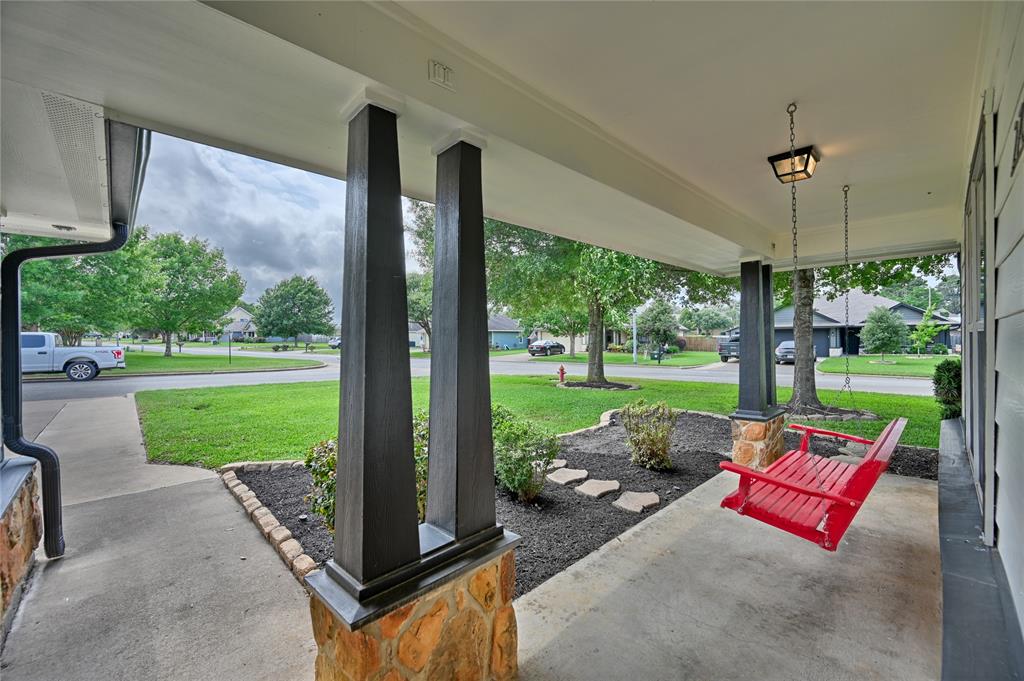 2701 Cypress Circle, Brenham, Texas image 3