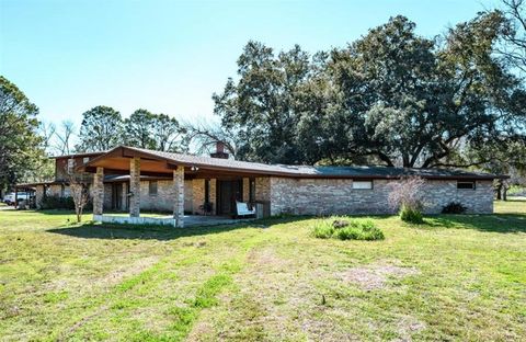 A home in Anahuac