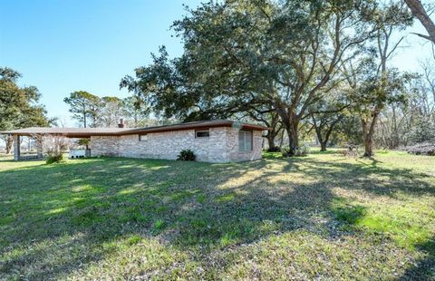 A home in Anahuac