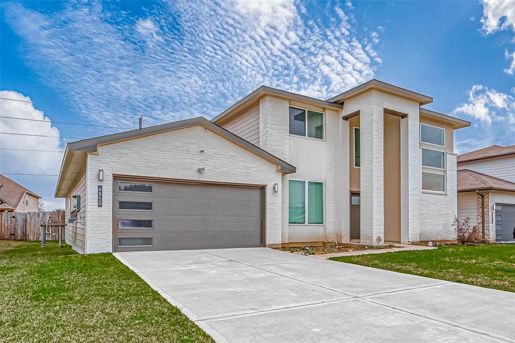 6850 Amber Cliff Lane