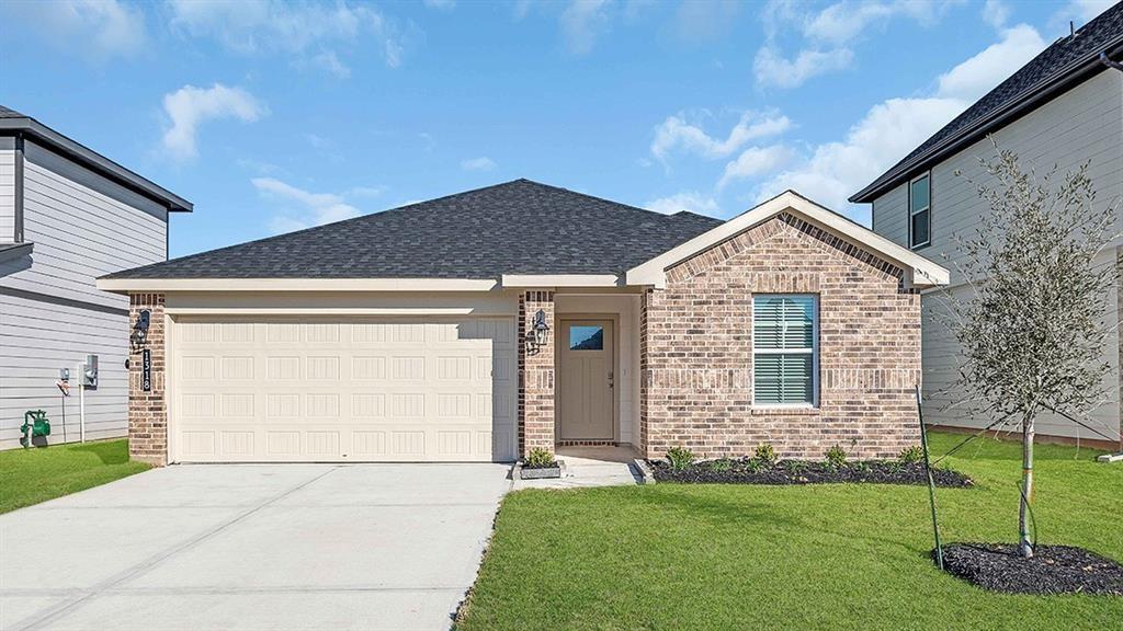 518 Robin Street, Angleton, Texas image 1